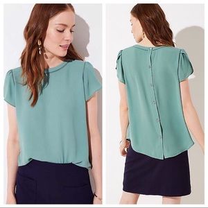 Loft mint green button back tulip sleep top sz M
